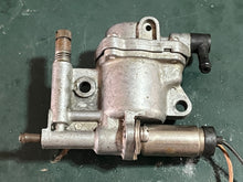 Charger l'image dans la galerie, DT 90 100 150 175 200 hp Suzuki 13400-87D12 STARTER VALVE pump 1987-1999 fuel primer V6 Two Stroke 13400-87D20 with SOLENOID