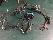 Load image into Gallery viewer, ❌90 115 hp Johnson 0584762 ENGINE CABLE ASSY 0586228 RELAY & CABLE ASSY nla 0334191 relay BRACKET ois 1998-2001 TWO STROKE