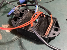 Load image into Gallery viewer, 115 112 90 88 hp Johnson Evinrude CDI POWER PACK 113-4028 V-4 crossflow TWO STROKE omc brp