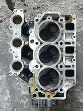 Load image into Gallery viewer, 40 30 hp Mercury EFI CYLINDER HEAD ASSY crankcase 877568T 803016T06 COVER 834779A1 four stroke 3 cylinder 2005