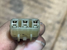 Charger l'image dans la galerie, BF 75 90 115 130 hp POWER TILT SWITCH 35640-ZW1-023 pre 1997-2007+ four stroke