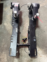 Charger l'image dans la galerie, MFS 20 15 9.9 hp Tohatsu 3RSQ771511 POWER TRIM AND TILT ASSY CLAMP BRACKET 3Z0Q772120 (LEFT) CLAMP BRACKET 3Z0Q772112 (RIGHT) four stroke 2008-2023
