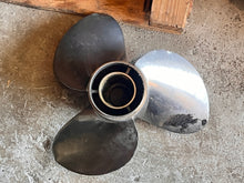 Charger l'image dans la galerie, Solas 9431-138-31 Propeller 3-Blade 13.75x13 pitch Standard Rotation NO HUB KIT