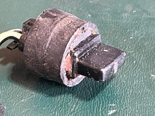Load image into Gallery viewer, DT 150 200 hp Suzuki AIR TEMPERATURE SENSOR 34830-92E00 two stroke Super 6 1987-1995 compat 225 hp 1990-2003, compat DT 115 1