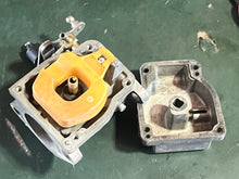 Cargar imagen en el visor de la galería, 50 40 hp Mercury CARBURETOR SET 823799T34 823799T35 823799T36 wme 93-1a 93-2a 93-3a 3 Cylinder Two Stroke 2005 Electric