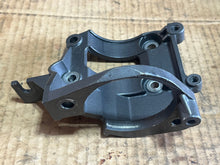 Charger l'image dans la galerie, 40 50 hp Nissan Tohatsu 3C8B051010 STARTER BRACKET two stroke 2002-05 40d2
