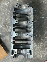 Cargar imagen en el visor de la galería, 300 hp Yamaha HPDI CRANKCASE BLOCK 6D0-15100-00-1S w COVER two stroke HPDI 2003-2009