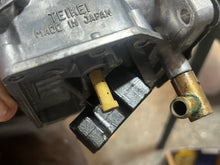 Charger l'image dans la galerie, 115 hp Yamaha CARBURETOR UPPER 6E5-14301-03-00 6e503 two stroke 1984 - one broken screw in 1 of 4 carb bowl screws