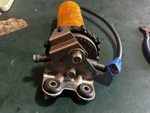 Charger l'image dans la galerie, 150 - 300 hp Yamaha FUEL FILTER water seperator 68F-24560-10-00 Two Stroke vmax HPDI 2003-2008