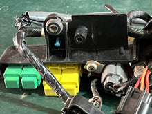 Charger l'image dans la galerie, f 115 hp Yamaha BRACKET 68V-81948-00-00, POWER TRIM RELAY 68V-8195B-01-00 2004-2011, RELAY 68V-8194A-00-00, WIRE HARNESS ASSY