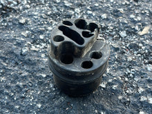 Charger l'image dans la galerie, BF 250 hp Honda RIGGING CABLE GROMMET bottom cowl 40105-ZY3-C01 four stroke 175 200 225 hp