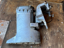 Charger l'image dans la galerie, 40 50 hp Yamaha 20” manual tilt MIDSECTION UPPER CASING 6H4-45111-10-4D SWIVEL 697-43311-03-4D STEERING ARM 6H4-42510-02-4D E