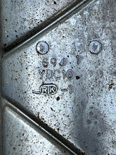 Load image into Gallery viewer, f 225 200 hp Yamaha CYLINDER HEAD COVER 1 strbd 69J-11191-00-1S four stroke 2002-10