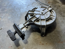 Charger l'image dans la galerie, 30 25 hp Yamaha RECOIL STARTER pull 689-15710-03-00 two stroke 1984-1993
