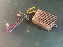 Charger l'image dans la galerie, 50 40 60 70 hp Johnson 0585001 Evinrude 585001 voltage RECTIFIER & LEAD two stroke