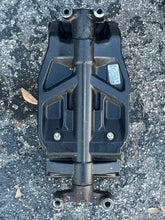 Cargar imagen en el visor de la galería, 250 225 300 hp Mercury 3.0 liter Optimax DFI SWIVEL BRACKET 8710T20 BOTTOM YOLK 826364F1 SWIVEL PIN steering arm 826432A2 SUP