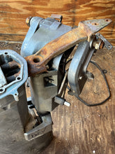 Charger l'image dans la galerie, 40 50 hp Yamaha 20” manual tilt MIDSECTION UPPER CASING 6H4-45111-10-4D SWIVEL 697-43311-03-4D STEERING ARM 6H4-42510-02-4D E