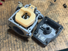 Load image into Gallery viewer, 90 hp Mercury WBE 108-3 3301-824854T20 Bottom Carburetor ELPTO 1999-2004 ELHPTO 1999-2004 two stroke OIL-INJECTED 75 hp Compa