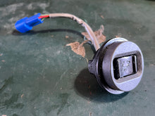 Cargar imagen en el visor de la galería, f 90 75 hp Yamaha TRIM TILT SWITCH 63D-82563-10-00 four stroke 2006