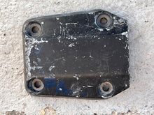 Charger l'image dans la galerie, 90 - 225 hp Johnson Evinrude 37773 0338741 lower engine mount covers v4 v6 TWO STROKE 1993-2000