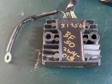Charger l'image dans la galerie, BF 50 40 hp Honda 31750-ZW4-013 VOLTAGE RECTIFIER REGULATOR 2005-2007+