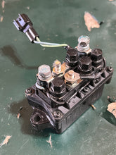 Load image into Gallery viewer, 250 hp Yamaha POWER RELAY 60V-81950-00-00 two stroke HPDI 3.3 Liter 2003-2009 some compatibility 200 225 300 hp