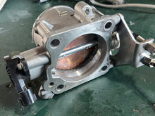 Charger l'image dans la galerie, DF 200 hp Suzuki THROTTLE BODY 13300-96J00 four stroke 2015-2020 CABLE THROTTLE 63610-96J00 THROTTLE DRUM ASSY 19148-96J00 CA