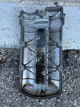 Load image into Gallery viewer, f 225 200 hp Yamaha CYLINDER HEAD COVER 2 port 69J-11192-00-1S four stroke 2002-10