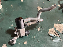 Cargar imagen en el visor de la galería, DF 30 hp Suzuki EVAPORATOR PURGE VALVE 18117-78K00 HOSE 09355-70125-600 IAC VALVE HOSE 18173-94L00 BRACKET 18119-94L00 four s