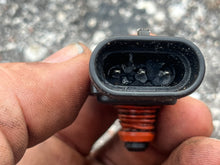 Cargar imagen en el visor de la galería, 225 250 hp Mercury 854445 16212460 map pressure sensor Two Stroke EFI