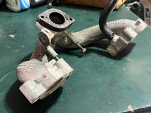 Cargar imagen en el visor de la galería, DF 25 hp Suzuki MANIFOLD INTAKE 13110-95J01 twin V Four Stroke 2006-2014