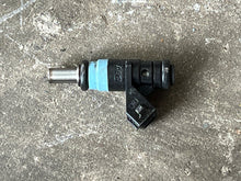Charger l'image dans la galerie, 350 hp Mercury VERADO FUEL INJECTOR 842915T01 four stroke