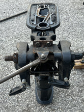 Cargar imagen en el visor de la galería, 25 hp Mercury 9098A5 Driveshaft HOUSING 20” LONG SHAFT two stroke 1997 822237A3 SWIVEL BRACKET 822238A9 SWIVEL HEAD 8796A7 87