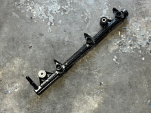 Load image into Gallery viewer, 250 Yamaha FUEL INJECTOR DELIVERY PIPE 2 6P2-13170-10-00 four stroke 2005-2015 some compatibility 200 225 hp