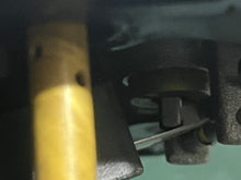Load image into Gallery viewer, 150 hp Johnson Evinrude CARBURETOR SET 0389990 389991 389992 Two Stroke 1979 body# 324955, LINK PIN THROTTLE ARM 0387378, LIN