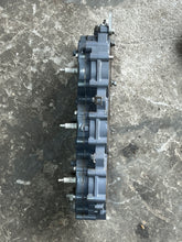 Charger l'image dans la galerie, 250 225 hp Yamaha HPDI Cylinder Head #1 strbd 60V-11111-00-1S two stroke compatible 150 hp 2005-2009