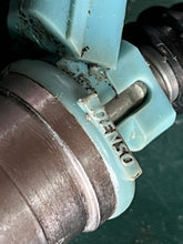 Cargar imagen en el visor de la galería, DT 175 Suzuki FUEL INJECTOR 15710-92E01 195500-2270 two stroke 1987-1992 DENSO