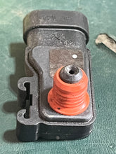 Load image into Gallery viewer, 30 - 300 hp Mercury 28004403 Map Sensor 854445 Mariner two stroke