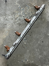 Cargar imagen en el visor de la galería, DF 150 hp Suzuki FUEL INJECTORS 15710-96J00 DELIVERY PIPE rail 15751-96J00 four stroke 175 200 hp compatible