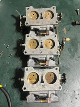 Load image into Gallery viewer, 150 hp Johnson Evinrude CARBURETOR SET 0389990 389991 389992 Two Stroke 1979 body# 324955, LINK PIN THROTTLE ARM 0387378, LIN