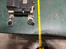 Load image into Gallery viewer, 150 - 250 hp Yamaha HPDI (2) 60V-8591B-00-00 INJECTOR DRIVER ASSY 60V-85542-00-94 BRACKET two stroke 2003-2011