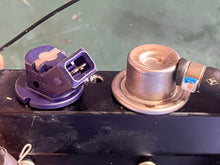 Cargar imagen en el visor de la galería, 50 40 hp Tohatsu Nissan FUEL INJECTOR 3T5103000 AIR REGULATOR 3T5100900 AIR RAIL 3T5100801 two stroke 2002-2018