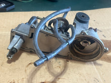 Cargar imagen en el visor de la galería, 150 - 250 hp Yamaha OX66 66K-14182-02-00 vst FLOAT CHAMBER COVER two stroke 2001-2002