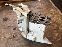 Cargar imagen en el visor de la galería, sale underway may2026—-150 200 hp Evinrude E-tec 20” MIDSECTION SWIVEL 0434691 STEERING ARM 5001766 5009614 EXHAUST HOUSING 0