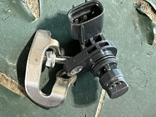 Cargar imagen en el visor de la galería, DF 150 200 hp Suzuki CAM POSITION SENSOR 33220-64L10 four stroke 2019-2024 some compatibility 40 50 60 70 80 90 100 115 140 h