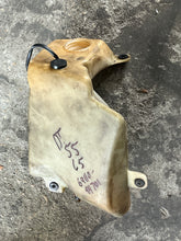 Cargar imagen en el visor de la galería, DT 55 65 hp Suzuki OIL TANK 69110-94701 two stroke 1988-1997