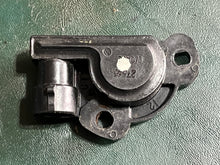 Cargar imagen en el visor de la galería, 115 hp Mercury Optimax TPS THROTTLE SENSOR 710-898042 27545 outboard Two Stroke 3 Cylinder DFI 2008