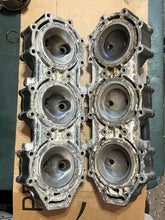 Charger l'image dans la galerie, DT 150 200 hp Suzuki cylinder head Super Six V6 CYLINDER HEAD COVER left & right TWO STROKE