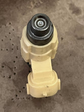 Cargar imagen en el visor de la galería, f 225 200 hp Yamaha FUEL INJECTOR CDH240 69J-13761-00-00 four stroke 2002-2010 TESTED