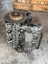 Load image into Gallery viewer, DT 150 200 hp Suzuki CRANKCASE 11300-87D85-0ED Two Stroke EFI good compression #2